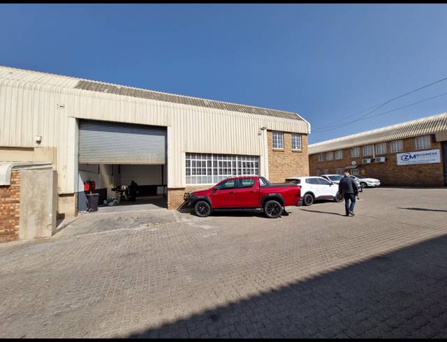 239M² WAREHOUSE TO LET IN JET PARK